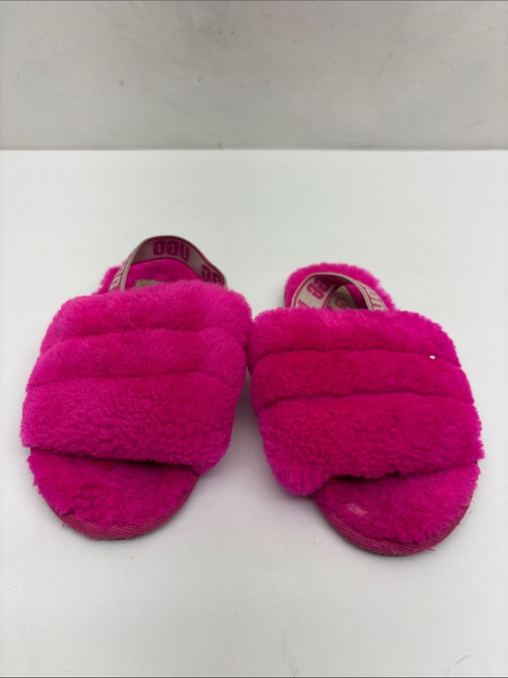 UGG fluffy slipper vibrant pink, SZ 11 for toddler girl, box 73